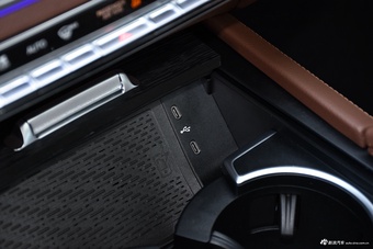 2024款奔驰GLE 450 4MATIC 豪华型