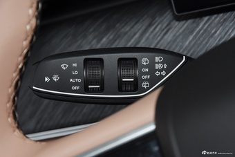 2025款瑞虎8 L 2.0T 自动长虹版