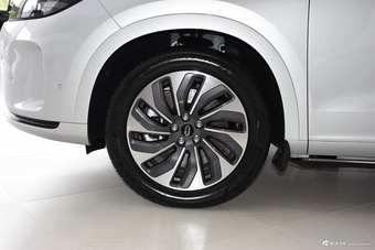 2024款问界M7 1.5T 两驱Plus版 5座