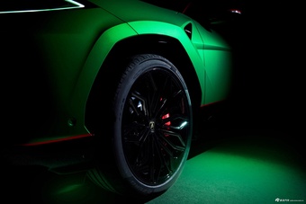 2026款Urus SE 4.0T Tettonero 特别版 官图