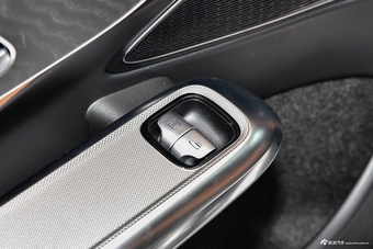 2024款奔驰E级 改款 E 300 L 时尚运动型