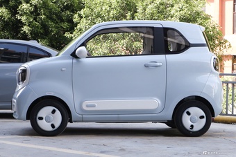 2026款奔腾小马222km 闪耀马