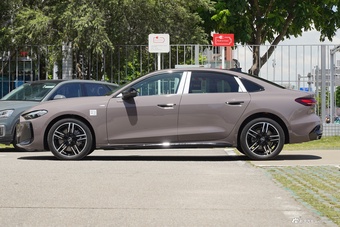 2026款一汽奥迪A5L 2.0T 运动版 Plus