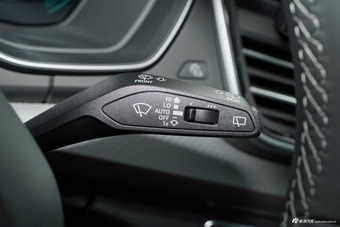 2025款奥迪Q5L 45周年典藏版 40 TFSI 豪华动感型