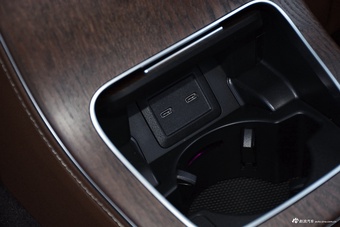 2023款奔驰E级 E 260 L