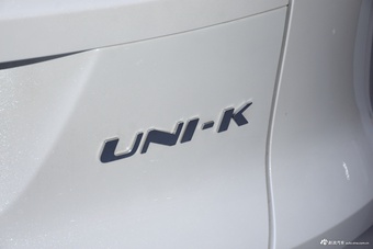 2024款长安UNI-K 2.0T 两驱全球行版