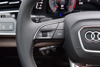 2025款奥迪Q7 55 TFSI quattro S line运动型