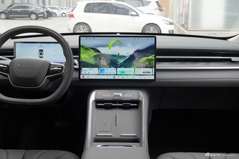 2026款荣威M7 DMH 205km 尊享版