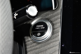 2024款奔驰E级 改款 E 300 L 时尚运动型