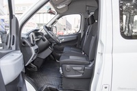 2023款上汽MAXUS V80 2.0T AMT经典傲运通长轴中顶6/7/8/9座
