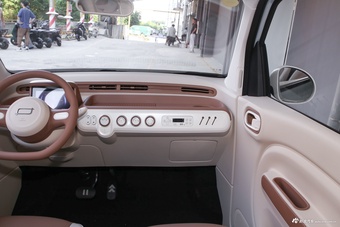 2026款奔腾小马222km 闪耀马