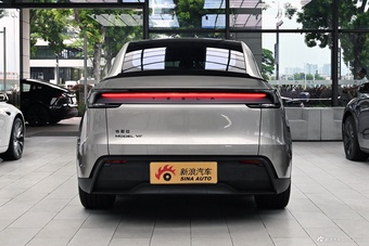 2025款Model Y L 长续航全轮驱动版