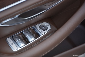 2023款奔驰E级 E 260 L