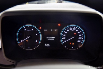 2025款宝典 2.5T手动柴油两驱长轴