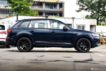 2025款奥迪Q7 45 TFSI quattro S line黑武士型