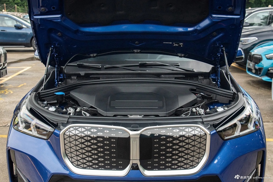2023款宝马iX1 eDrive 30L M运动套装