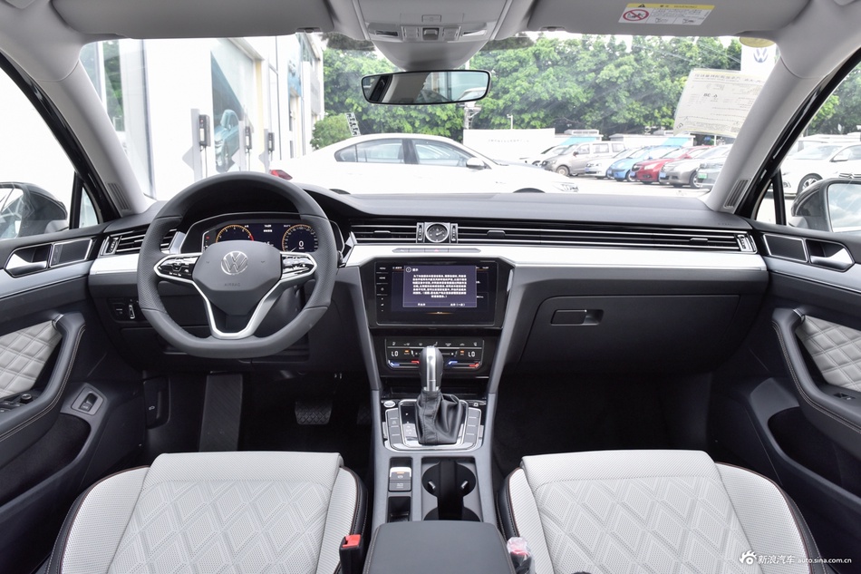 2025款迈腾 改款三 众享款 330TSI DSG豪华型