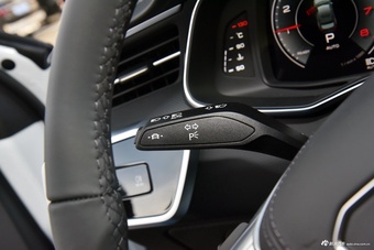 2025款奥迪A6L 改款 45 TFSI 臻选动感型