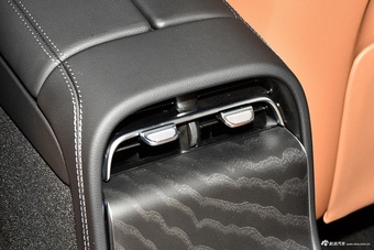 2024款奔驰E级 改款 E 300 L 时尚运动型