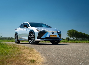 2025款雷克萨斯R 300e 35th Edition 官图