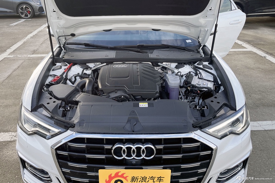 2025款奥迪A6L 改款 45 TFSI 臻选动感型