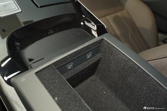 2025款奥迪A8L 45 TFSI quattro 豪华型