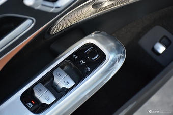 2024款奔驰E级 E 260 L 运动型