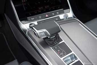 2024款奥迪A7L 45 TFSI quattro RS 套件竞速版