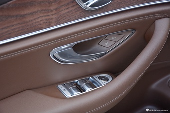 2023款奔驰E级 E 260 L