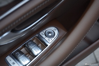 2022款奔驰E级 改款 E 300 L 豪华型