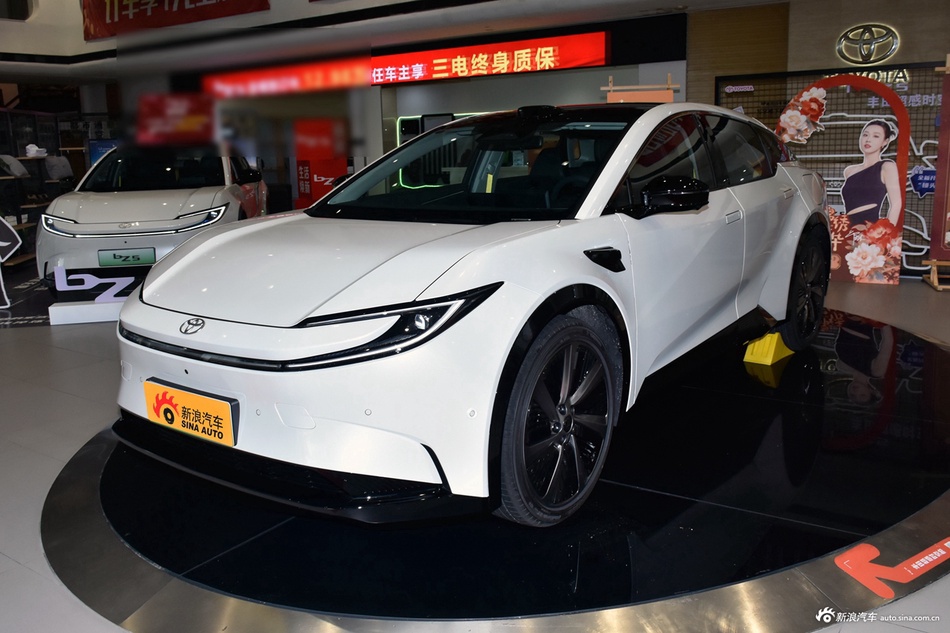 2025款一汽丰田bZ5 550 PRO智行版