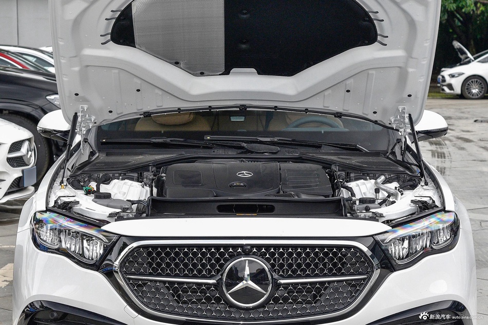 2024款奔驰E 350 e L 插电式混合动力运动轿车