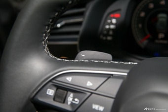 2024款奥迪Q8 55 TFSI 豪华动感型