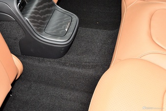 2024款奔驰E级 改款 E 300 L 时尚运动型