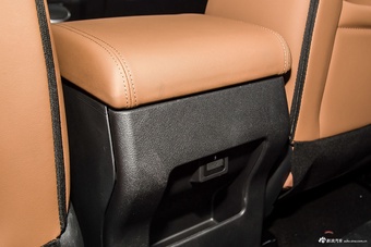 2022款福田征服者5 2.0T自动柴油两驱武林至尊长轴4F20TC