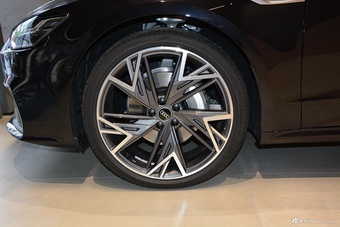 2022款奥迪A7L 45 TFSI quattro S-line 黑武士版