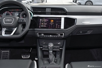 2025款奥迪Q3 45周年典藏版 35TFSI 时尚动感型