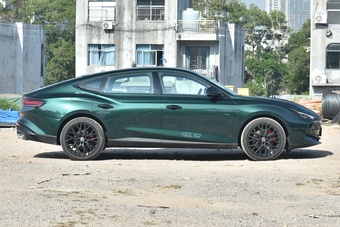 2026款MG7 2.0T自动 Trophy+ 超级运动版