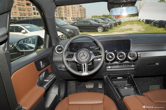 2025款奔驰GLB 220 动感型