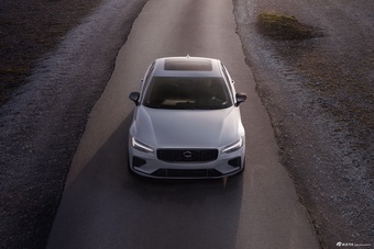 2022款沃尔沃S60混动(进口)  T8 AWD Black Edition