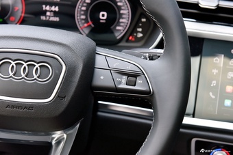 2025款奥迪Q3 45周年典藏版 40TFSI 时尚动感型