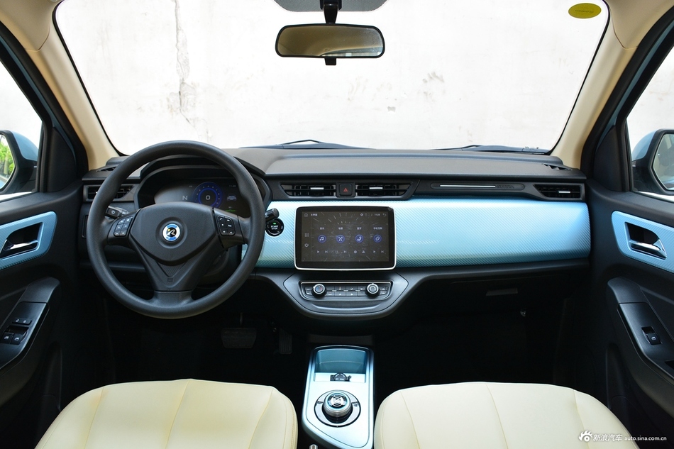 2021款华晨新日i03标准型