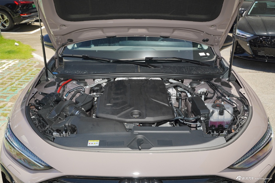 2026款一汽奥迪A5L 2.0T 运动版 Plus