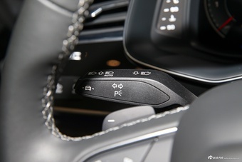 2024款奥迪Q8 55 TFSI 豪华动感型