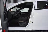 2022款奔腾B70S 2.0T智潮统帅