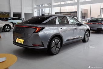 2025款极狐 阿尔法S6 735MAX 175kW