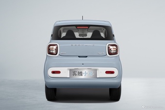 2025款奔腾小马官图