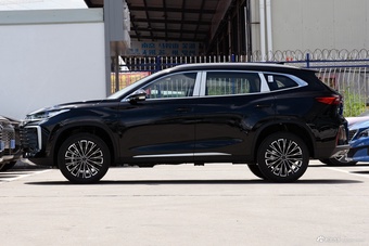 2025款星途凌云 300T 两驱超越版