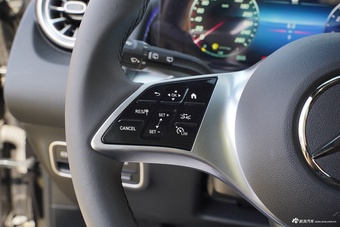 2025款奔驰GLB 220 动感型