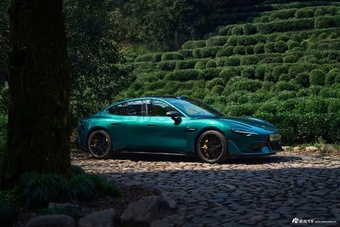 2025款小米SU7 Ultra鹦鹉绿